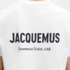 Das Dubai-Adress-T-Shirt Kurzarm-T-Shirt mit aufgedruckter Adresse und Logo