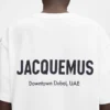 Das Dubai-Adress-T-Shirt Kurzarm-T-Shirt mit aufgedruckter Adresse und Logo