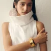 Das J-Armband Geformtes „J”-Armband