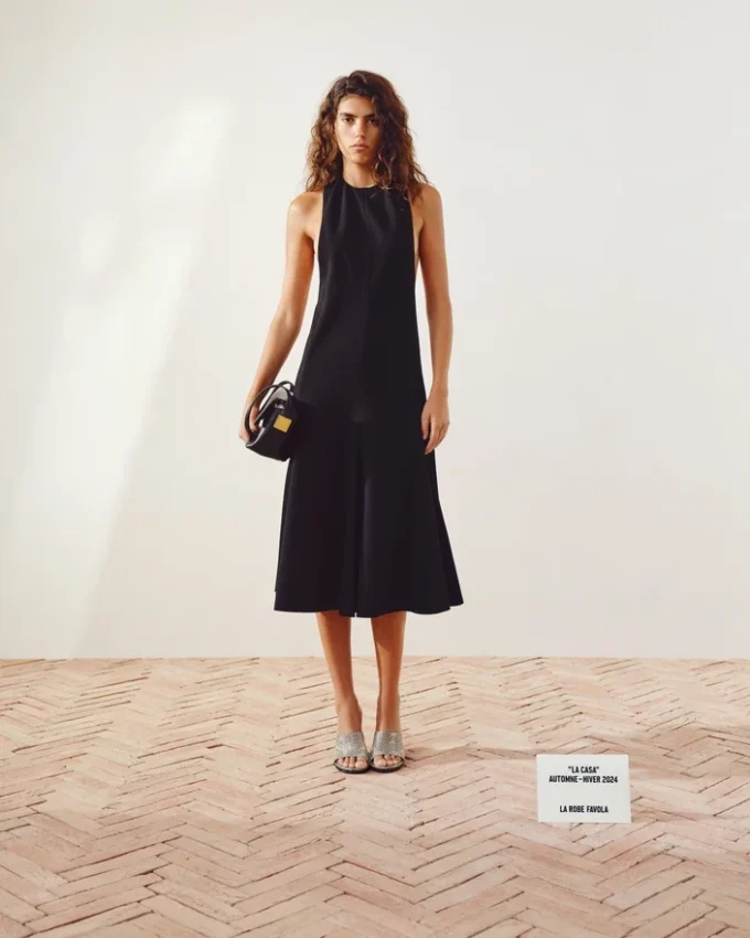Das Kleid Favola Ausgestelltes Neckholder-Kleid