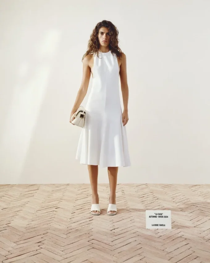 Das Kleid Favola Ausgestelltes Neckholder-Kleid