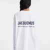 Das Langarm-T-Shirt mit Montaigne-Adresse Langarm-T-Shirt mit aufgedruckter Adresse und Logo – exklusiv online und in unserem Pariser Store erhältlich