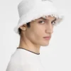 Der Bacino-Bucket-Hat Hut aus ausgefranstem Raffia