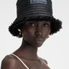 Der Bacino-Bucket-Hat Hut aus ausgefranstem Raffia