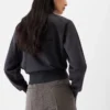 Der bestickte Pullover Bestickter Strickpullover