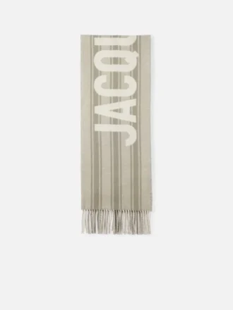 Der Jacquemus-Schal Fringe Logo-Schal