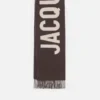 Der Jacquemus-Schal Fringe Logo-Schal