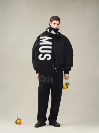 Der Jacquemus-Schal Fringe Logo-Schal