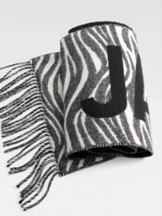 Der Jacquemus-Schal Fringe Logo-Schal