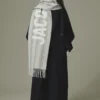 Der Jacquemus-Schal Fringe Logo-Schal