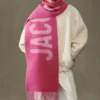 Der Jacquemus-Schal Fringe Logo-Schal
