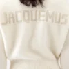 Der JACQUEMUS-Strickpullover mit Logo