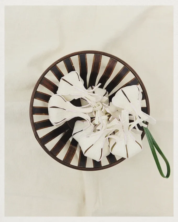 Der Knoblauch Origami-Anhänger in Knoblauchform