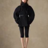 Der kurze Trenchcoat Ovalo Trenchcoat Hourglass