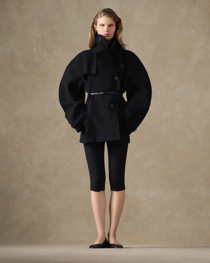 Der kurze Trenchcoat Ovalo Trenchcoat Hourglass
