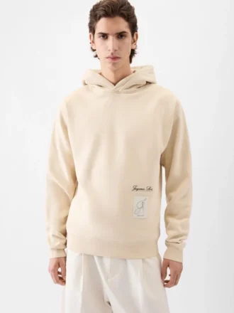 Der Montaigne Hoodie Kapuzenpullover mit Logo – exklusiv online und in unserem Pariser Store erhältlich