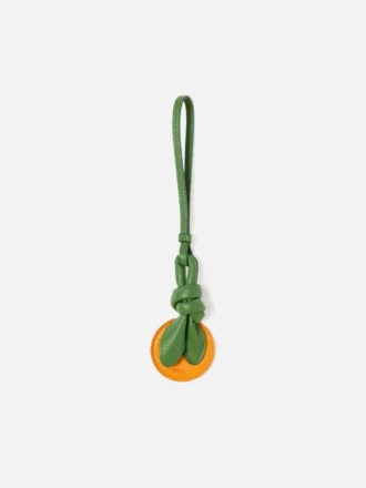 der orangefarbene orangefrmige taschenanhnger mit knoten 1 330x440 - Der orangefarbene, orangef&ouml;rmige Taschenanh&auml;nger mit Knoten