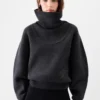 Der Pallone-Strick Pullover mit weitem Rollkragen