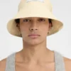 Der Vela-Hut Gefalteter Raffia-Bucket-Hut
