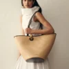 Die asymmetrische Beuteltasche Bambola