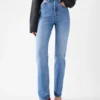 Die gerade geschnittene Jeanshose von de-Nîmes Jeans mit geradem Bein
