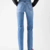 Die gerade geschnittene Jeanshose von de-Nîmes Jeans mit geradem Bein