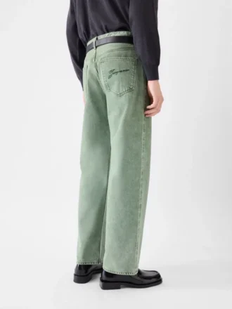 Die gerade geschnittene Jeanshose von de-Nîmes Jeans mit geradem Bein