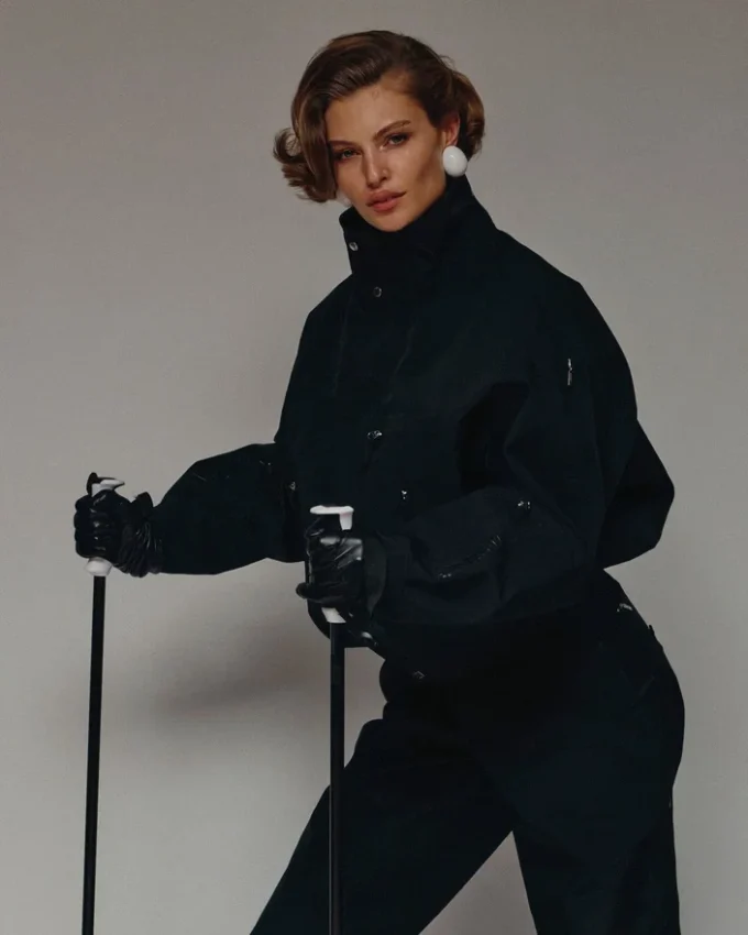 Die Gore-Tex-Jacke JACQUEMUS + Nike 2-in-1-Gore-Tex-Jacke – Zusammenarbeit zwischen JACQUEMUS und Nike