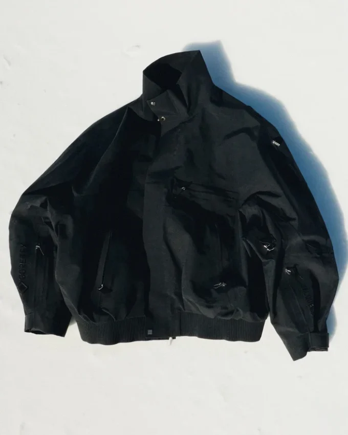 Die Gore-Tex-Jacke JACQUEMUS + Nike 2-in-1-Gore-Tex-Jacke – Zusammenarbeit zwischen JACQUEMUS und Nike