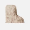 Die Jacquemus Mid Yeti Moon Boot Kunstfellstiefel – in Zusammenarbeit mit Moon Boot