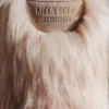Die Jacquemus Mid Yeti Moon Boot Kunstfellstiefel – in Zusammenarbeit mit Moon Boot