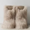 Die Jacquemus Mid Yeti Moon Boot Kunstfellstiefel – in Zusammenarbeit mit Moon Boot