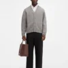 Die JACQUEMUS-Strickjacke Signature-Strickjacke
