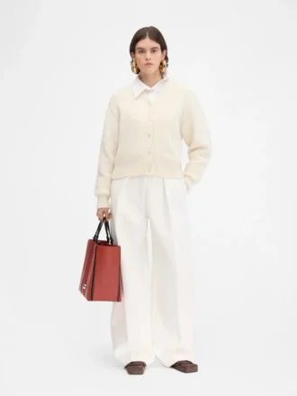Die JACQUEMUS-Strickjacke Signature-Strickjacke