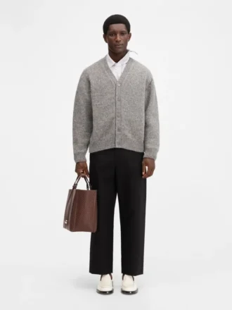 Die JACQUEMUS-Strickjacke Signature-Strickjacke