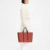 Die JACQUEMUS-Strickjacke Signature-Strickjacke