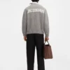 Die JACQUEMUS-Strickjacke Signature-Strickjacke