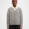 Die JACQUEMUS-Strickjacke Signature-Strickjacke