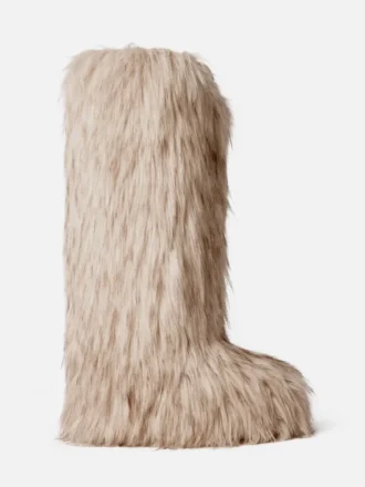 Die Jacquemus Yeti Moon Boot High Kunstfellstiefel – in Zusammenarbeit mit Moon Boot