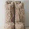 Die Jacquemus Yeti Moon Boot High Kunstfellstiefel – in Zusammenarbeit mit Moon Boot