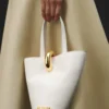 Die kleine asymmetrische Mini-Beuteltasche Bambola