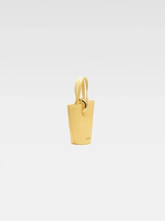 Die kleine asymmetrische Mini-Beuteltasche Bambola