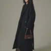 Die kleine Schultertasche Bisou Chaine Small