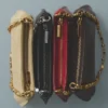 Die kleine Schultertasche Bisou Chaine Small