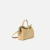 Die kleine Valérie Kleine gefaltete Tasche