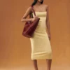 Die mittelgroße Bambola Medium Asymmetrische Beuteltasche