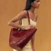 Die mittelgroße Bambola Medium Asymmetrische Beuteltasche