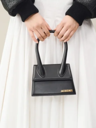 Die mittelgroße Handtasche Chiquito aus Leder