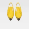 Die niedrigen Cubisto Banane Gewebte Banane-Slingbacks