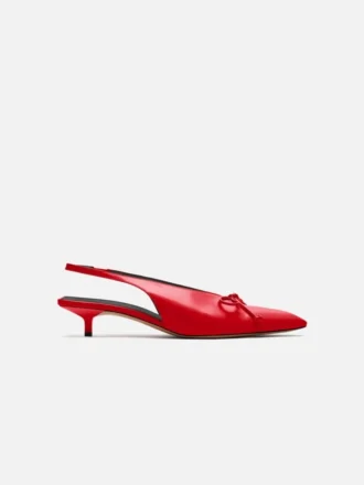 Die niedrigen Cubisto-Slingbacks Slingback-Kitten-Heels